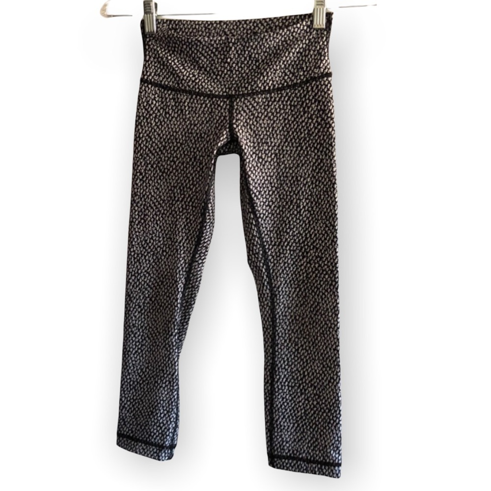 Lululemon Wunder Under crop pants pattern